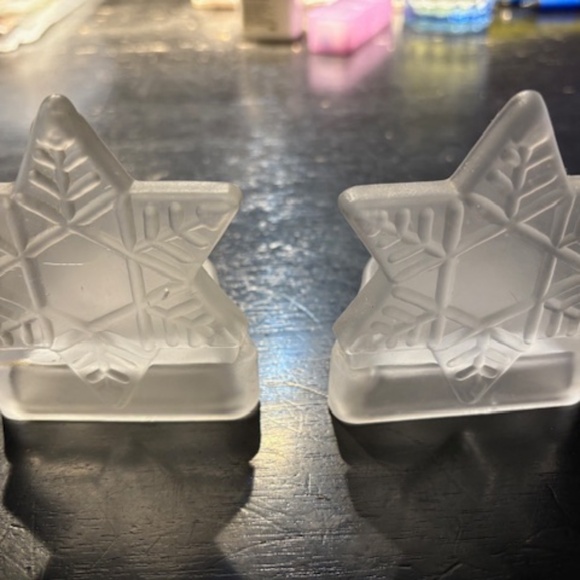 Set of 2 Snowflake Tealight Holders - Picture 3 of 4